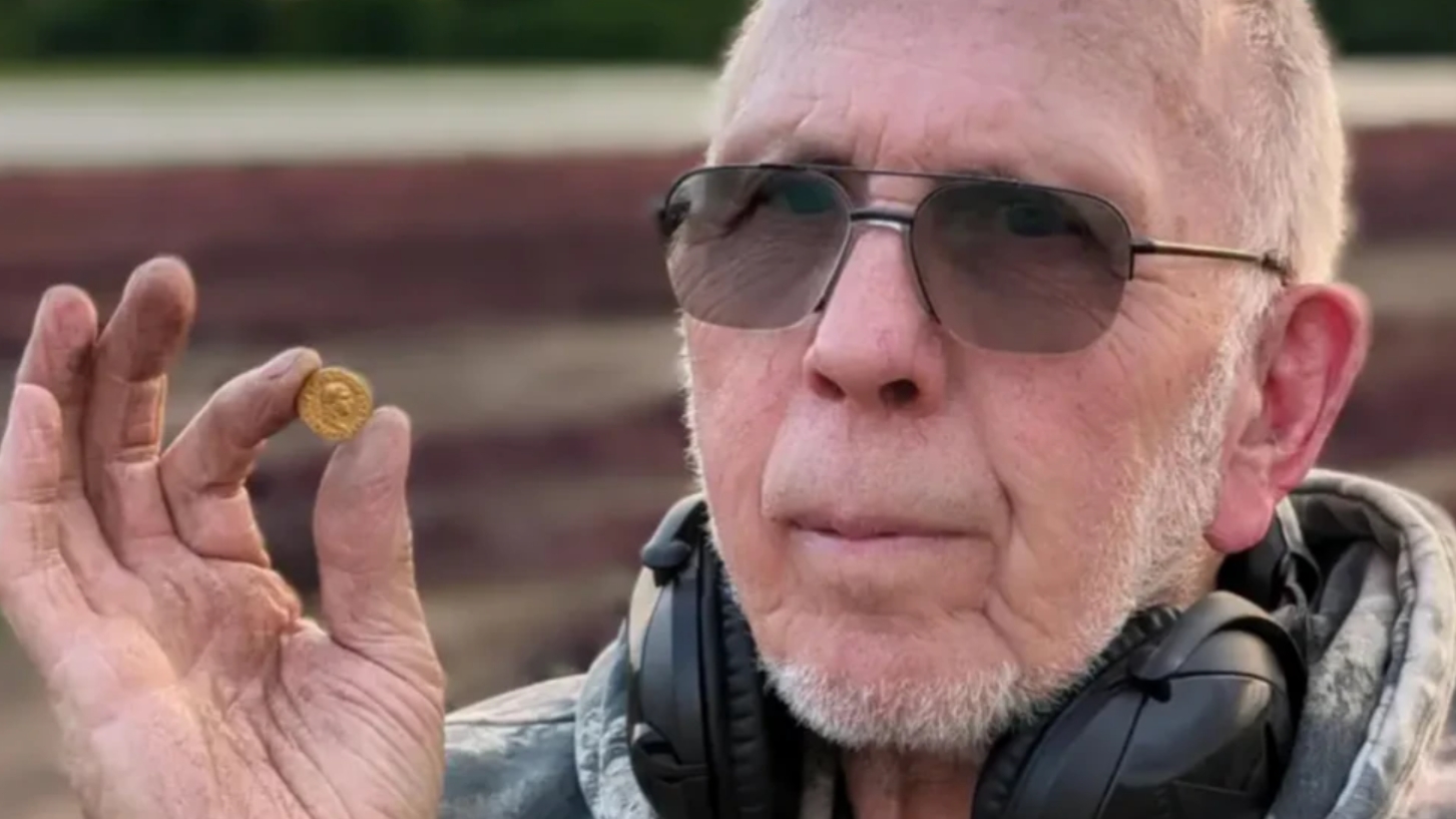 Дедушка нашел в поле артефакт Римской империи, который принес ему почти 250 тысяч гривен: как он выглядит